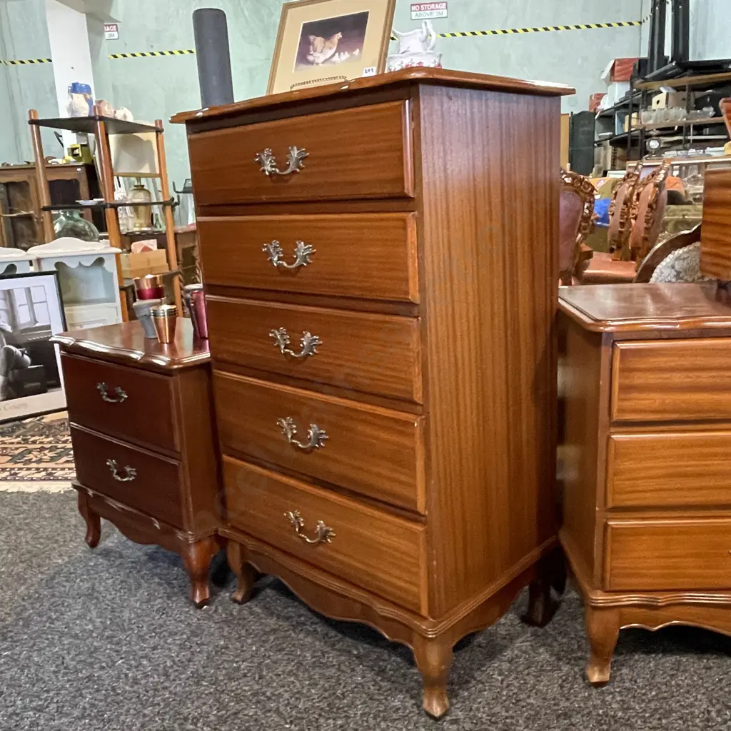 Vintage Mahogany 5 drawer tallboy H108 W66 D44cm Image 1++