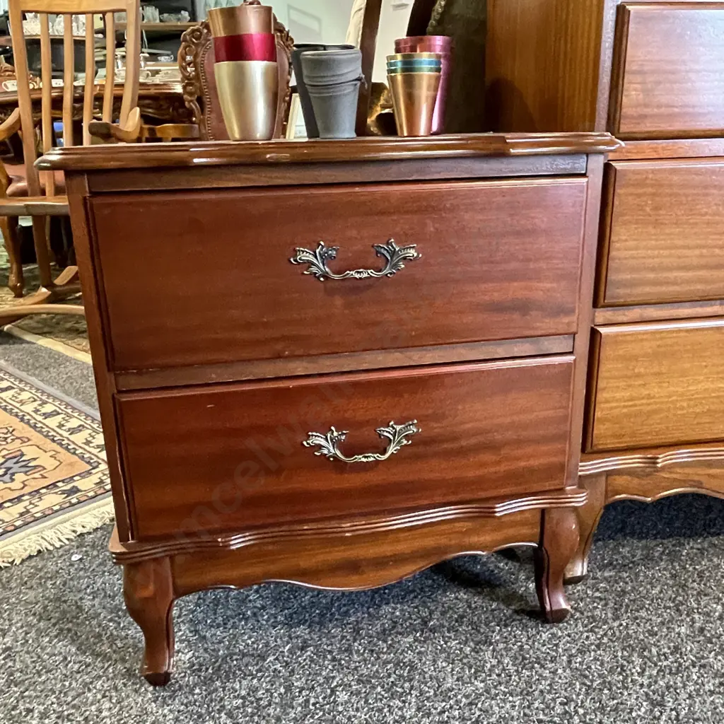 Vintage Mahogany 2 drawer bedside H59 W58 D36cm Image 1++
