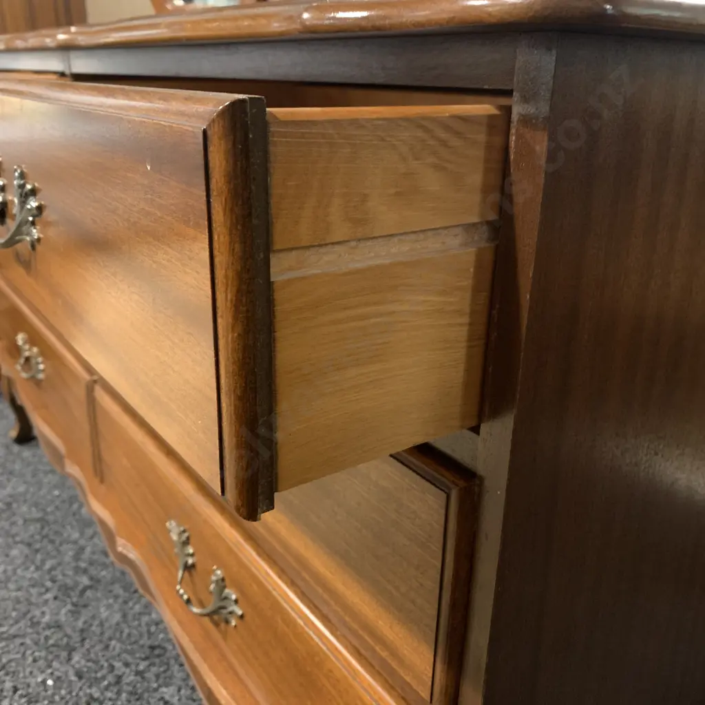 Vintage Mahogany 6 drawer dressing table with tri pivoting mirror Image 1++