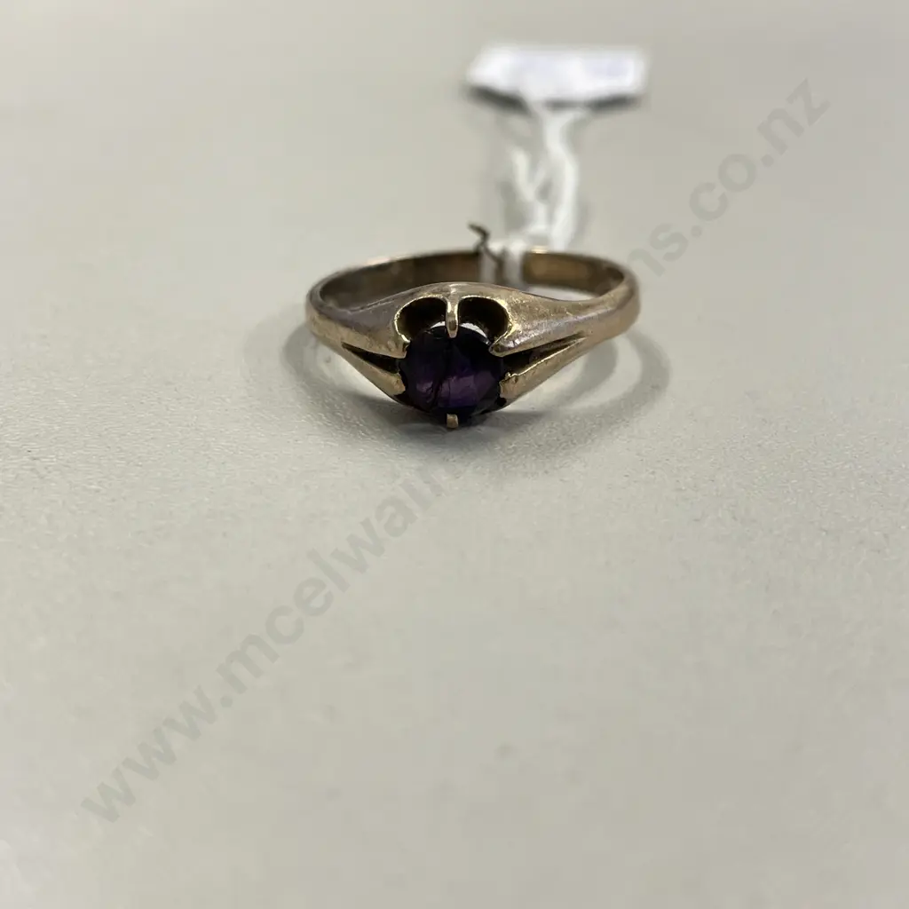 9ct Gold and Ruby Ring Image 1++