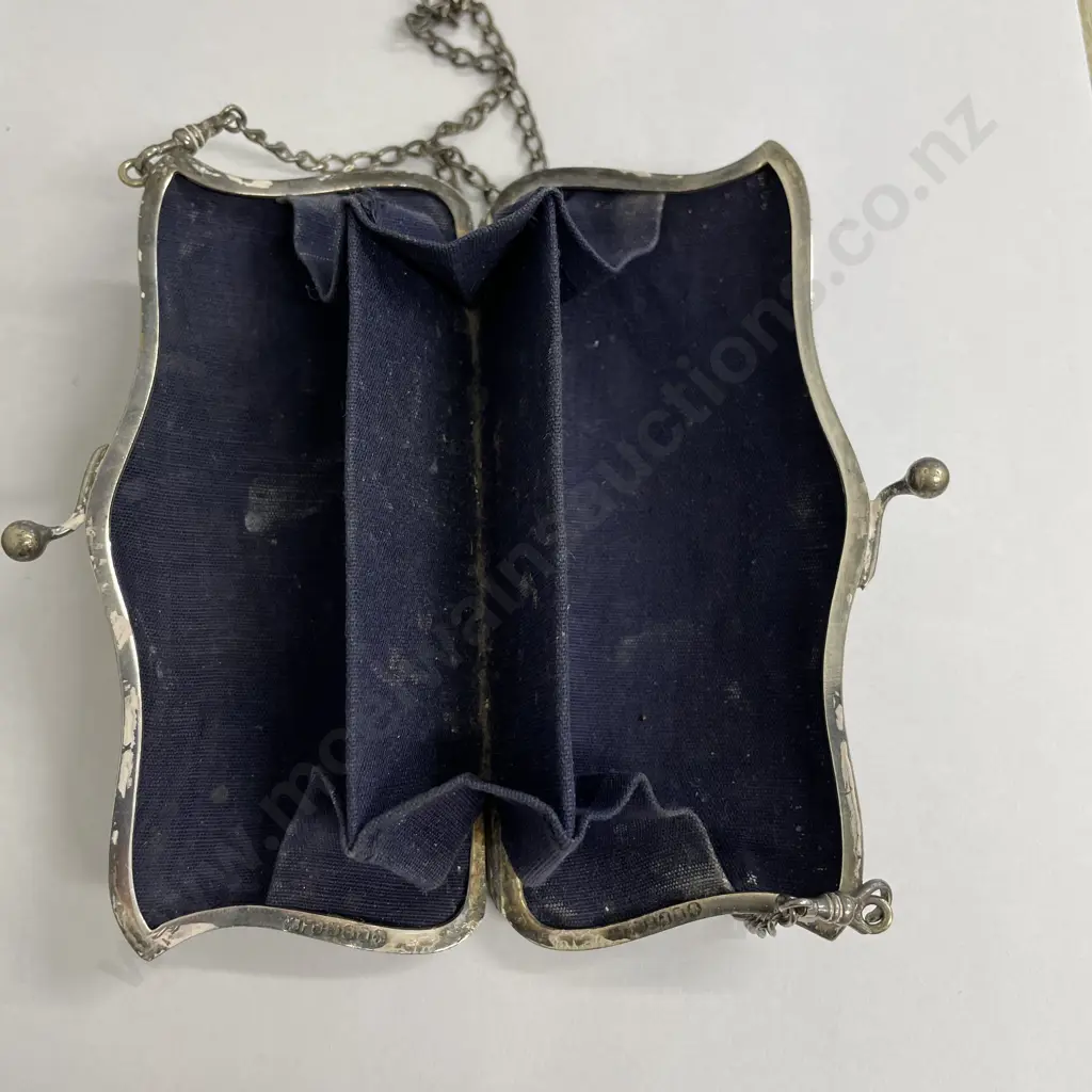 Antique Hallmarked Silver Engraved Purse. Fabric Interior Image 1++