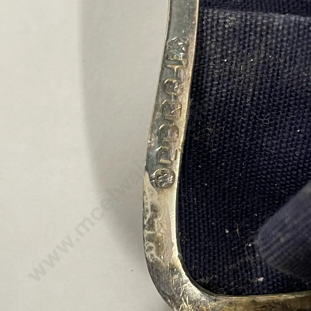 Antique Hallmarked Silver Engraved Purse. Fabric Interior Image 1++