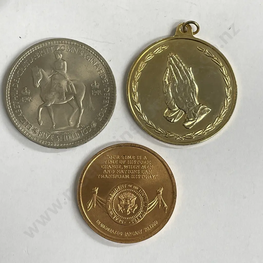 Three Vintage Boxed Coins. Pope John Paul II, George Bush, Elizabeth II Image 1++