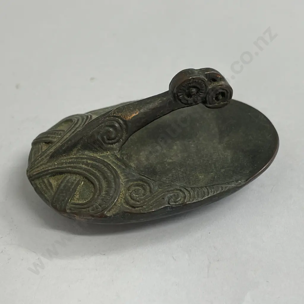 Rare Bronze Carved Maori Tiheru Bailer 7 x 5cm Image 1++