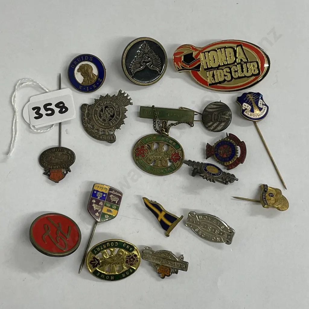 Assorted Vintage Lapel Pins etc, some sterling, enamelled Image 1++