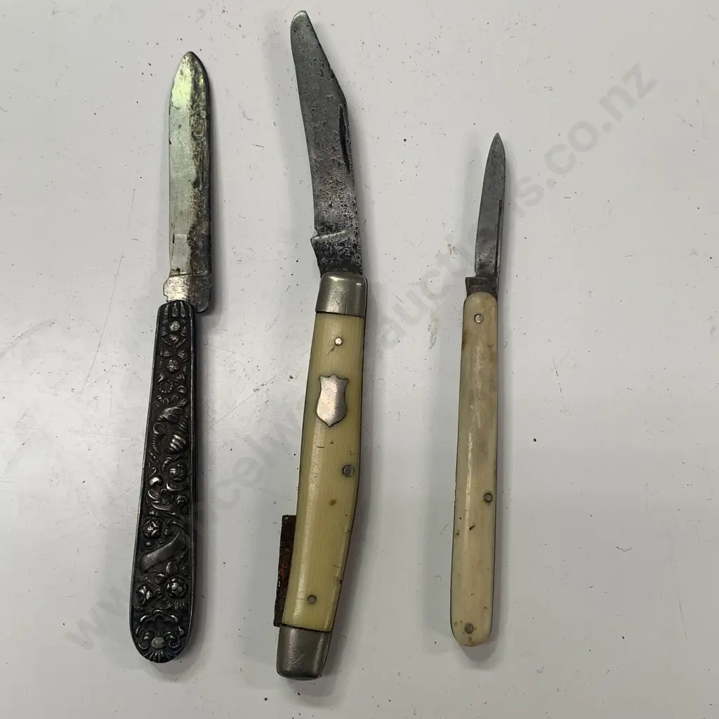 Trio of small Pocket Knives Including Sterling Silver? Handle and 2 Bone Handled Image 1++