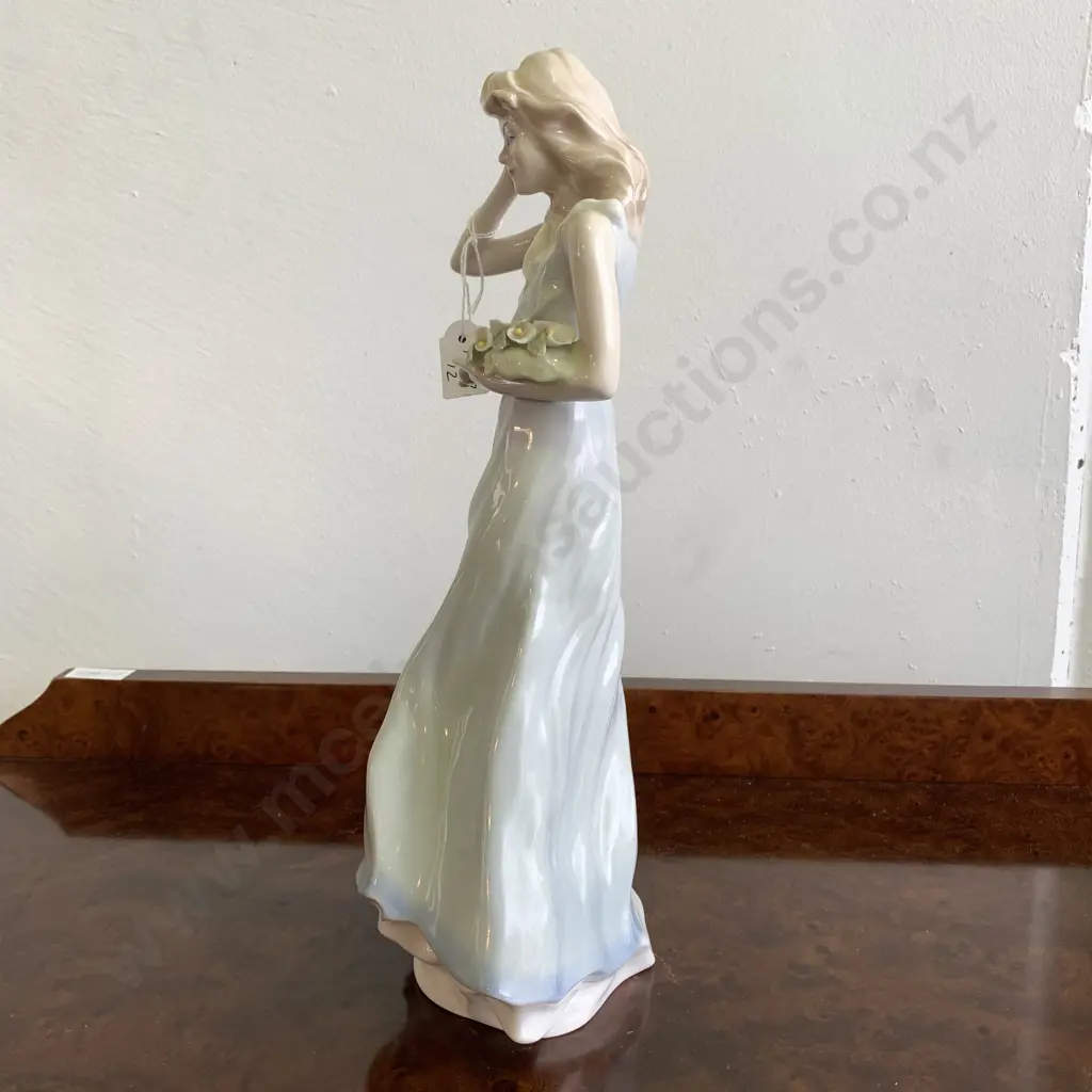 Royal Doulton Reflections "Windflower" figurine HN3077. H32cm Image 1++