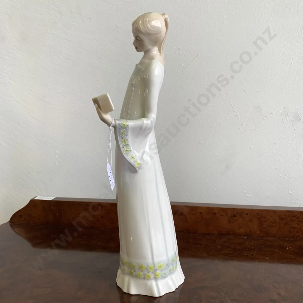 Royal Doulton Reflections "Secret Moment" figurine. HN3106 H31cm Image 1++