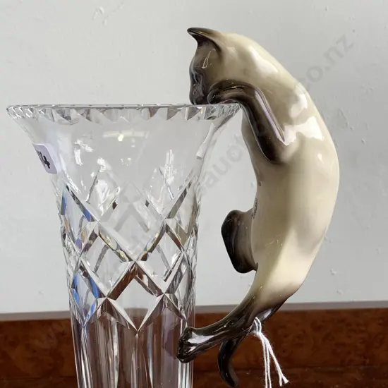 Beswick Climbing Siamese Cat