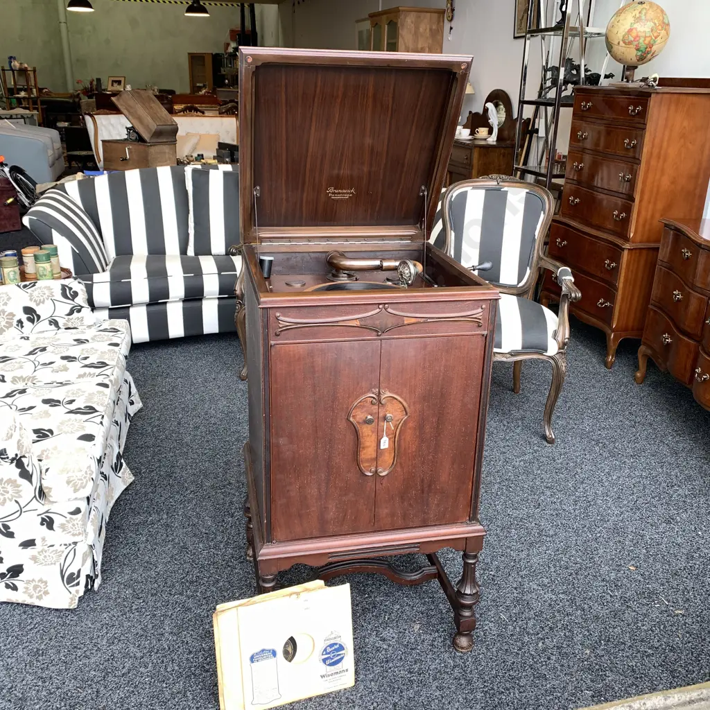 Rare 1923 Brunswick Panatrope Exponential Type 12-8 136711 Phonograph in Walnut Cabinet  Image 1++