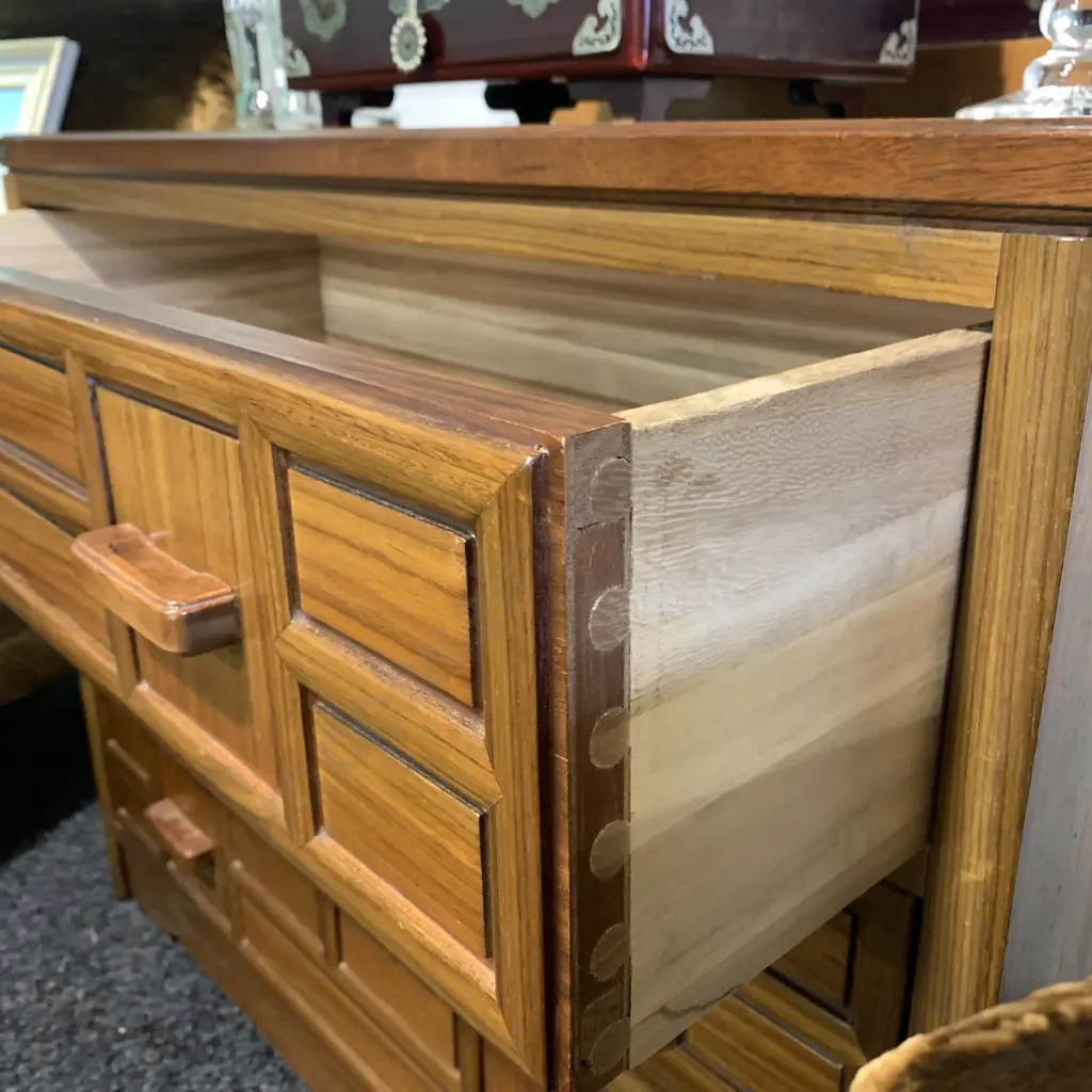 3 Drawer Old Pine Furniture Camphor Chest/Chest of Drawers. Comes with Detachable Mirror. W90 D49 H74. Image 1++