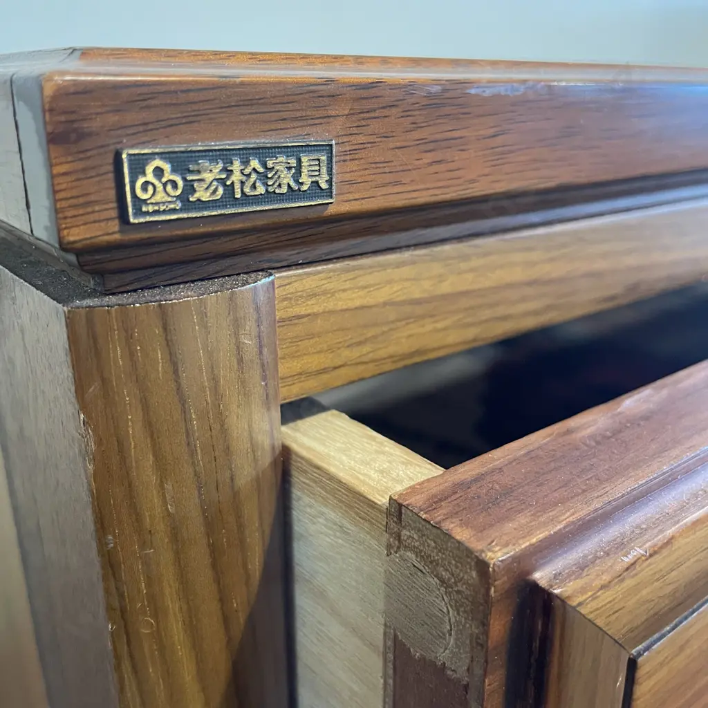 3 Drawer Old Pine Furniture Camphor Chest/Chest of Drawers. Comes with Detachable Mirror. W90 D49 H74. Image 1++