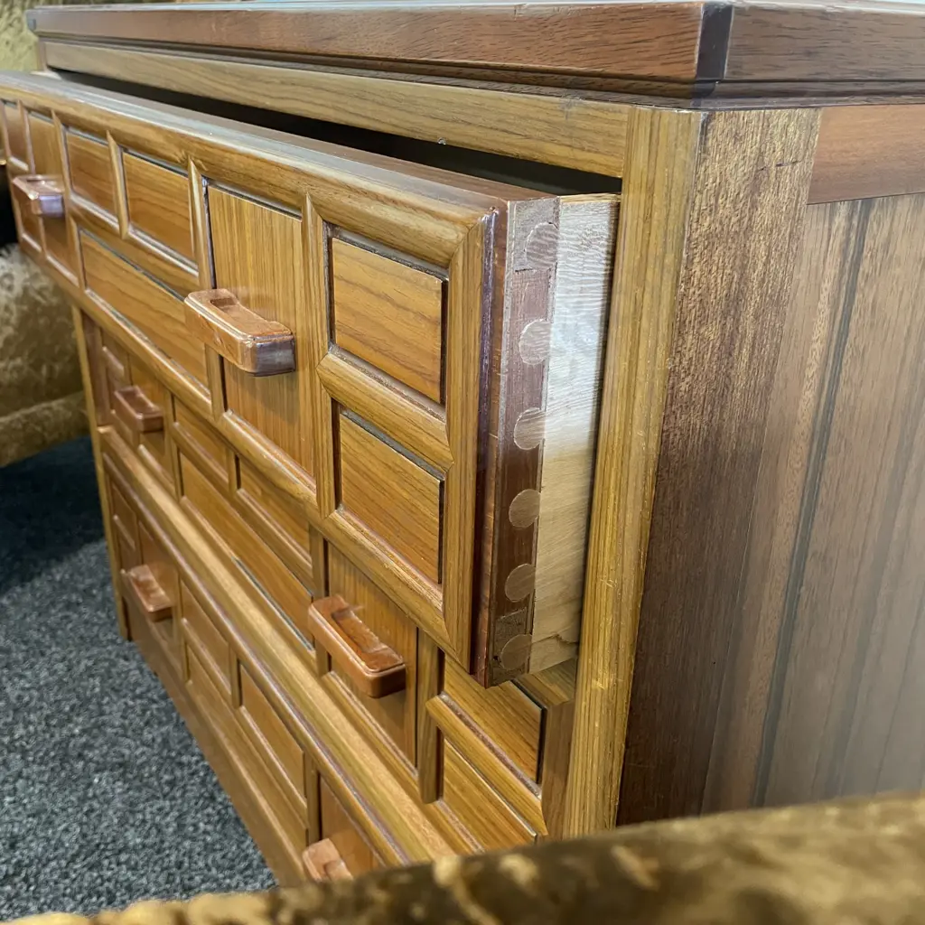 3 Drawer Old Pine Furniture Camphor Chest/Chest of Drawers. Comes with Detachable Mirror. W90 D49 H74. Image 1++
