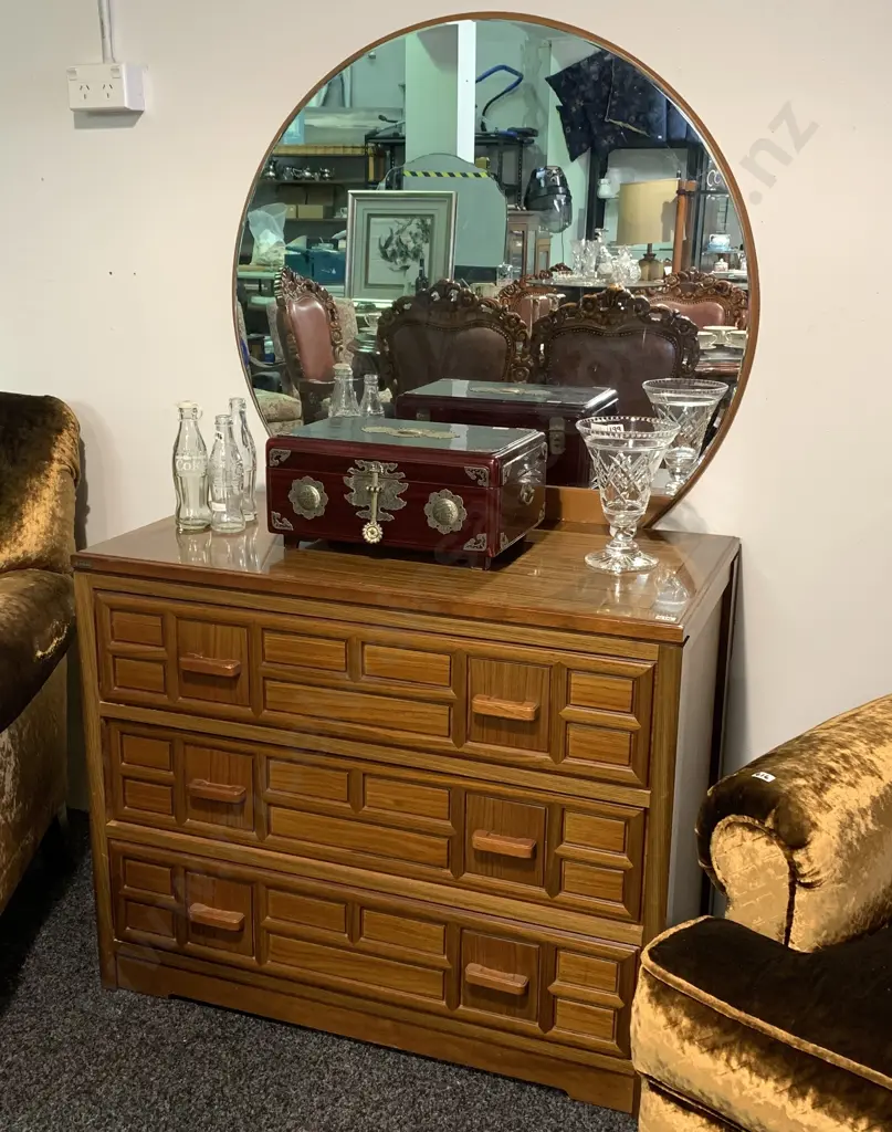 3 Drawer Old Pine Furniture Camphor Chest/Chest of Drawers. Comes with Detachable Mirror. W90 D49 H74. Image 1++