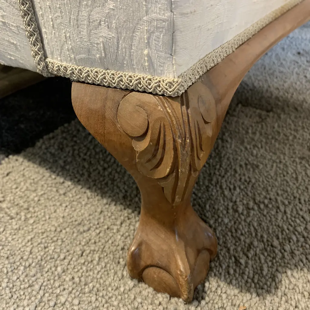 Stunning Vintage Wingback 3 Piece Lounge Suite. Carved Solid Wood frame with cream fabric. Button Back, lion feet Image 1++