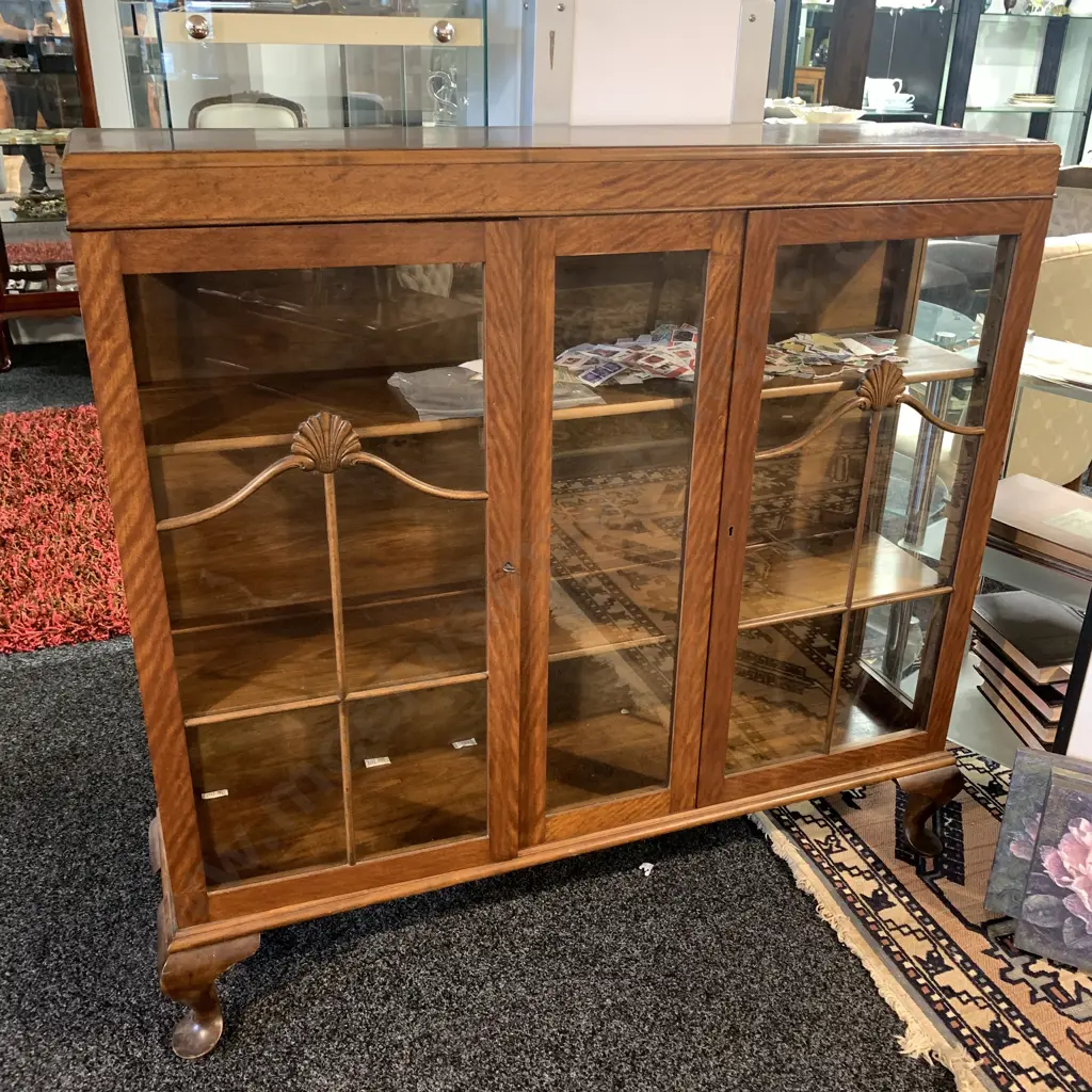 Antique Solid Wood Display Cabinet. Two glass doors with wood applied decoration. Queen Anne Legs. Image 1++