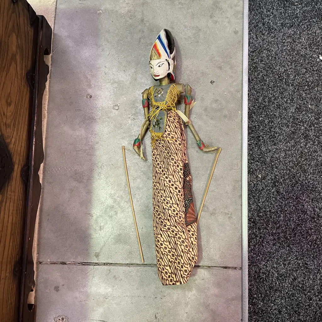 Javanese Rod Puppet. Handpainted, traditional dress Image 1++