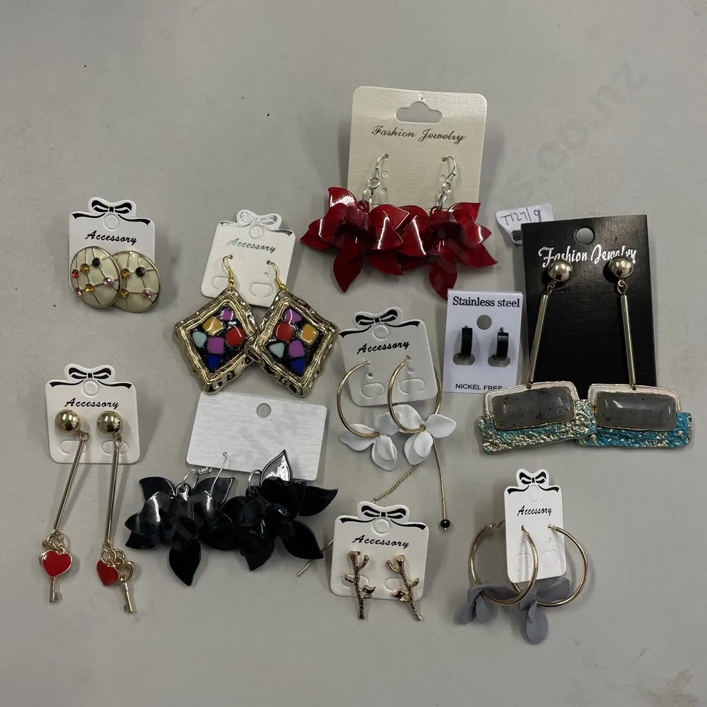Assortment of Costume Jewellery As New Earrings Image 1++