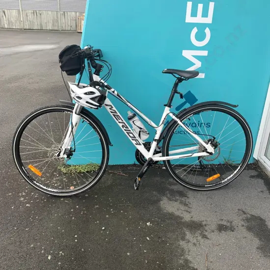 Merida Crossway 40 Ladies Bike. Great Condition. 40cm. With Helmet and Accessories