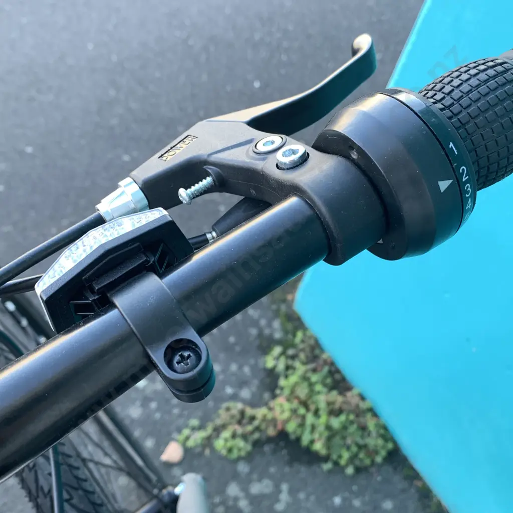 Grey Montreal Bike with Shimano Equipment, no Rust Nearly New Condition Image 1++