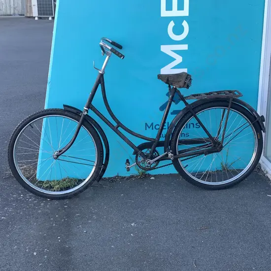Classic Antique Raleigh Bike, has new tyres 